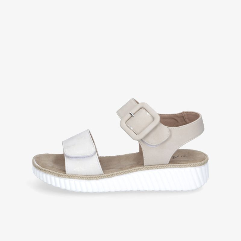 Bequeme beige Sandale mit verstellbarem Riemen und rutschfester Sohle für angenehmen Tragekomfort