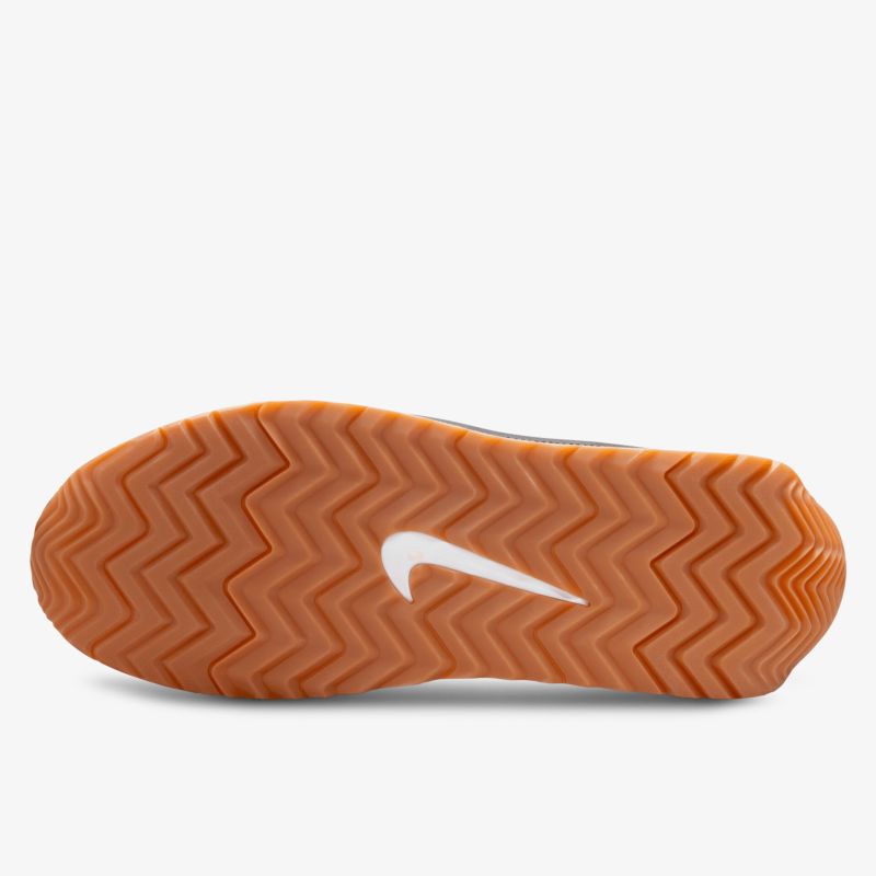 Robuste rutschfeste Nike Sohle mit Zickzack-Profil für optimalen Halt und Langlebigkeit