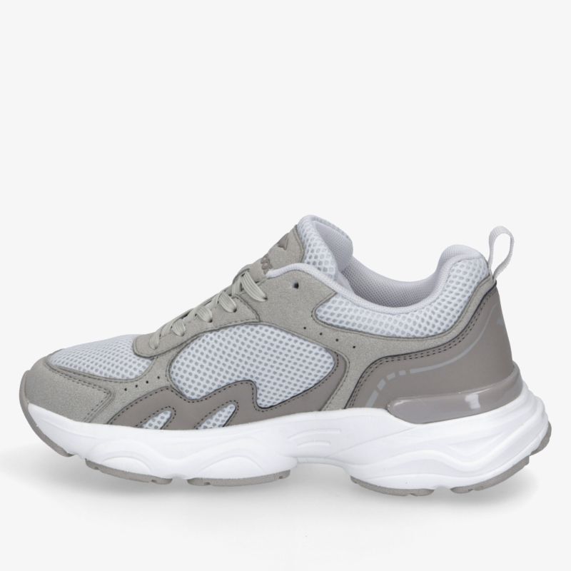 Moderner grauer Sportschuh mit atmungsaktivem Mesh, robustem Material und komfortabler Dämpfung, seitliche Ansicht