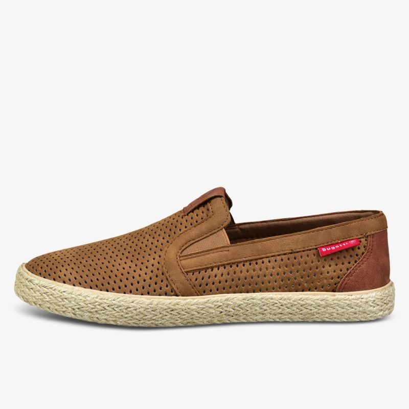 Eleganter brauner Slip-On mit perforiertem Design und rutschfester Sohle für maximalen Komfort.