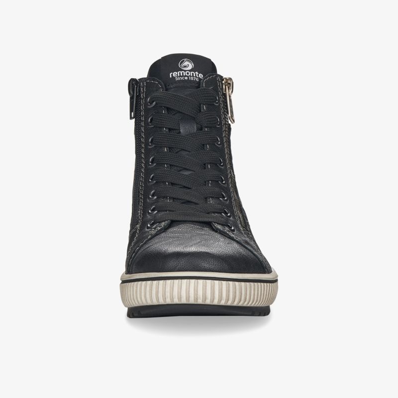 Schwarzer High-Top Sneaker aus Leder mit robuster Sohle und praktischen Reißverschlüssen in Frontansicht