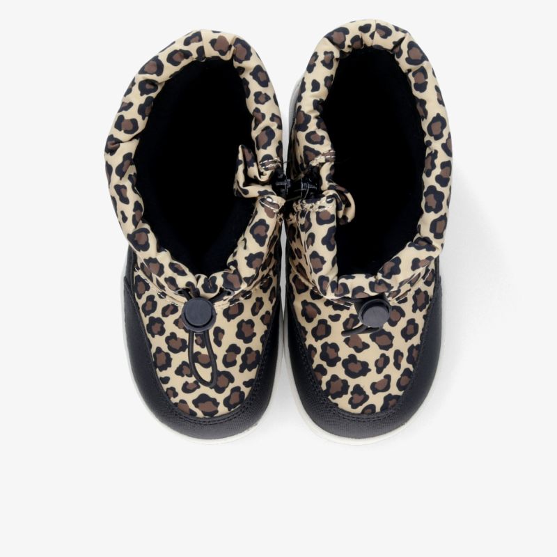 Bequeme warme Hausschuhe mit weichem Futter und rutschfester Sohle im modischen Leopard Muster