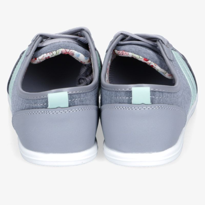 Leichte und komfortable Schuhe in Rückansicht mit sportlichem Design und rutschfester Sohle