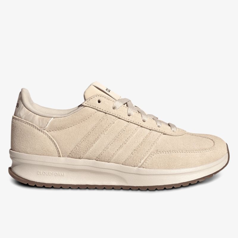 Seitliche Ansicht eines bequemen Sneakers mit atmungsaktivem Material und leichter Sohle