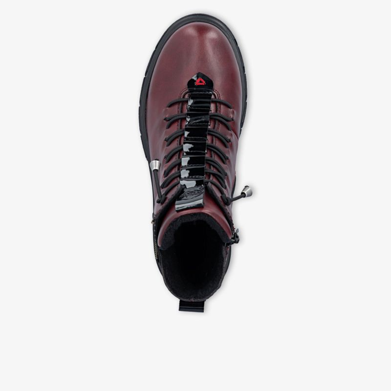 Robuster Schuh mit hochwertiger Schnürung, langlebigem Material und rutschfester Sohle in modischem Design