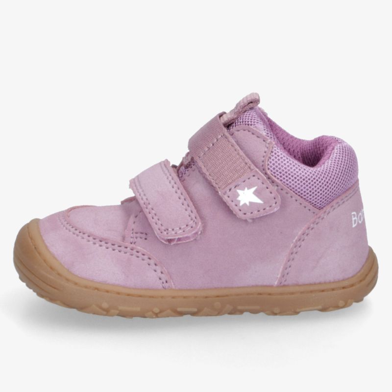 Seitliche Ansicht eines rosa Kindersneakers mit Klettverschlüssen und rutschfester Sohle