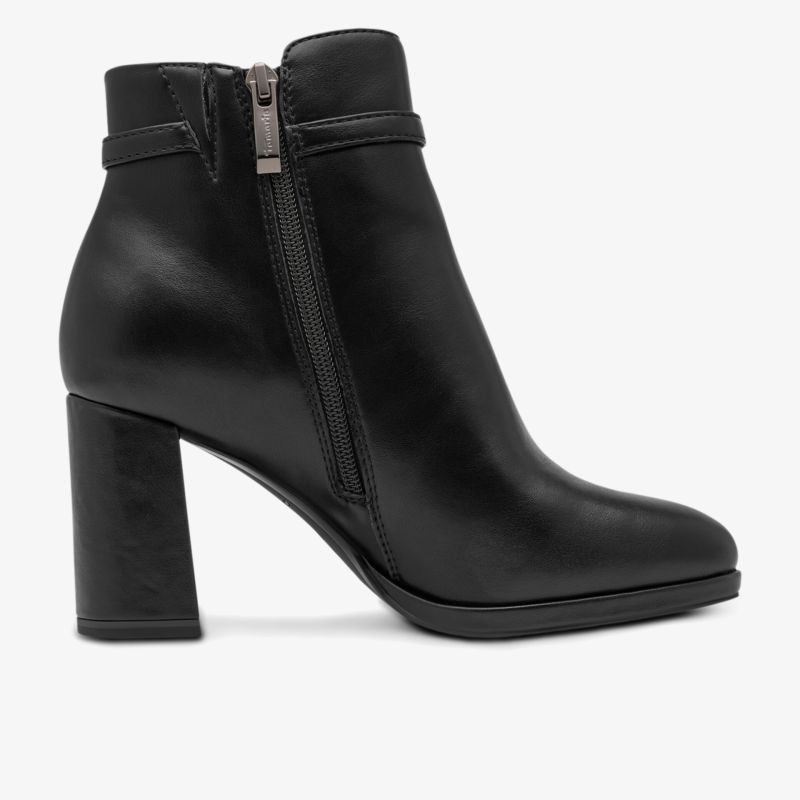 Seitenansicht eleganter schwarzer Lederstiefel mit stabilem Blockabsatz und seitlichem Reißverschluss