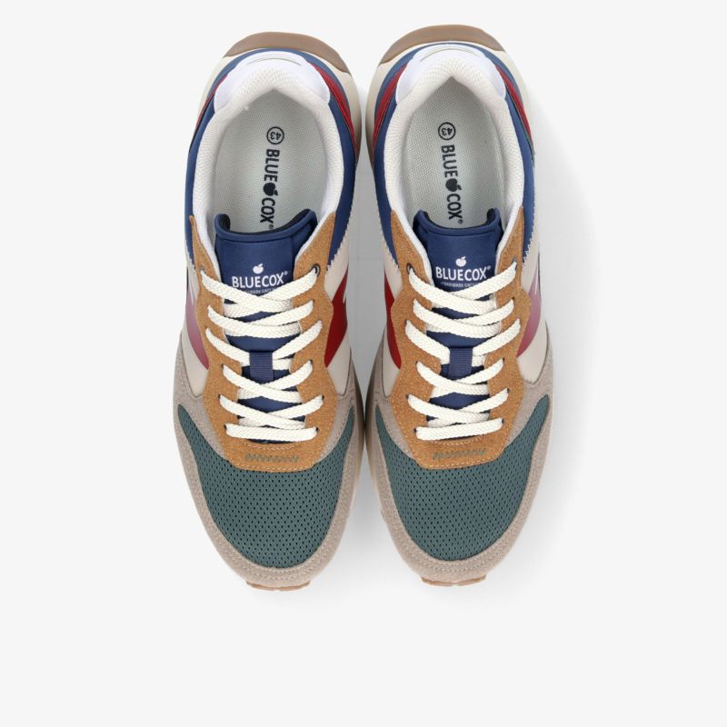 Leichter Sportschuh mit atmungsaktivem Material und gepolsterter Innensohle in moderner Farbkombination