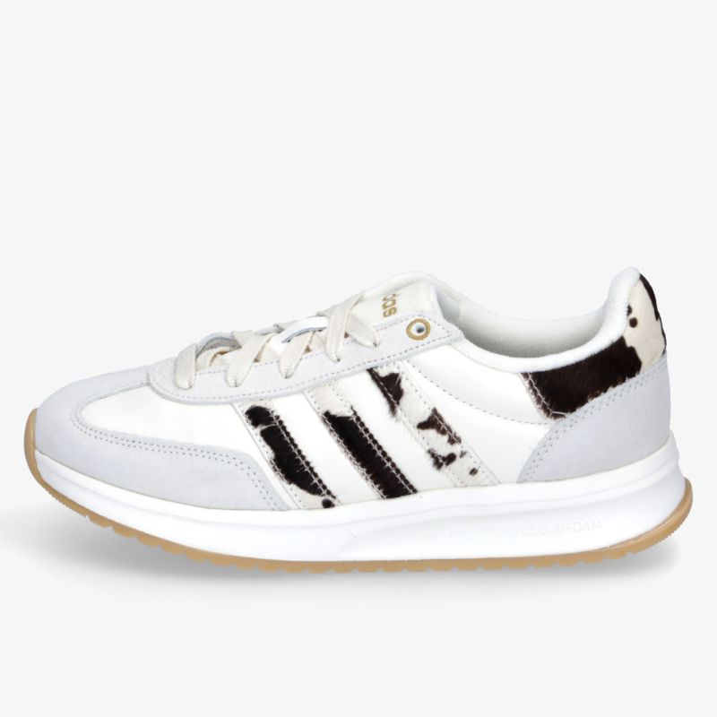 Leichter weißer Sneaker mit auffälligen schwarzen Streifen, sportliches Design und bequeme Passform seitlich gezeigt