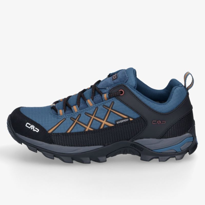 Blau-schwarzer Outdoor-Schuh mit stabiler Schnürung, gepolstertem Schaftrand und profilierter Laufsohle