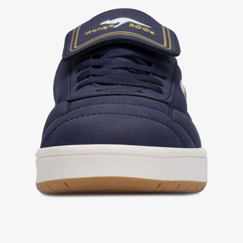 Moderner blauer Sneaker mit weißer Profilsohle, sportliches und bequemes Design, Vorderansicht