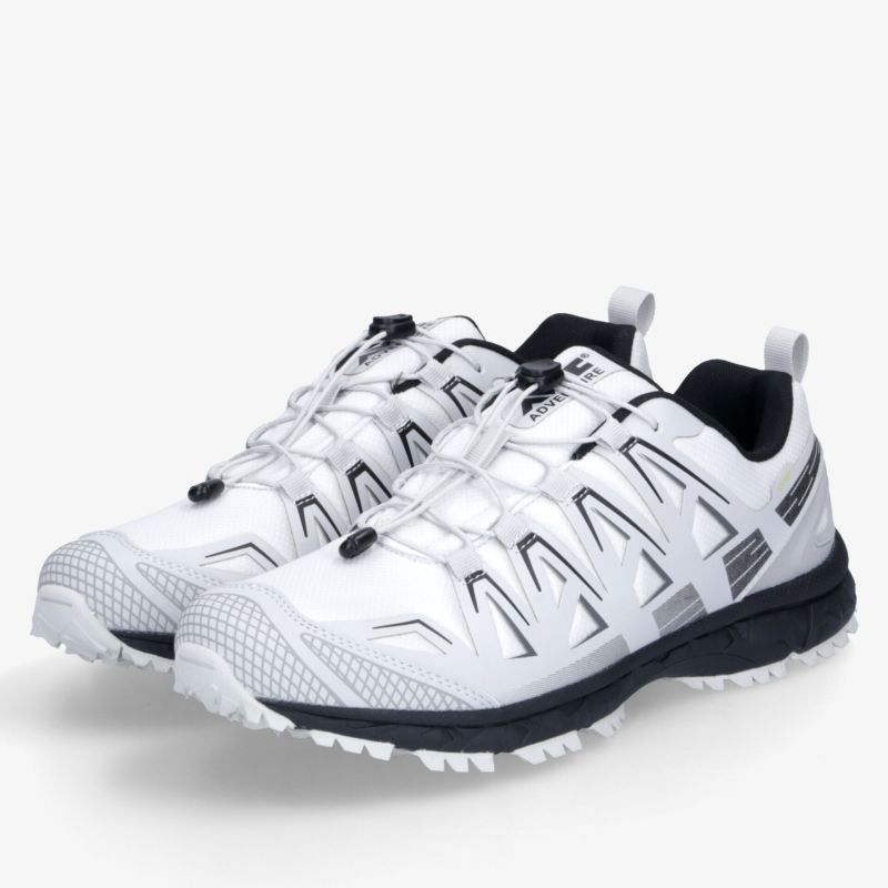 Leichte weiße Sportschuhe im Paar, mit rutschfester Sohle, stabiler Passform und atmungsaktivem Material