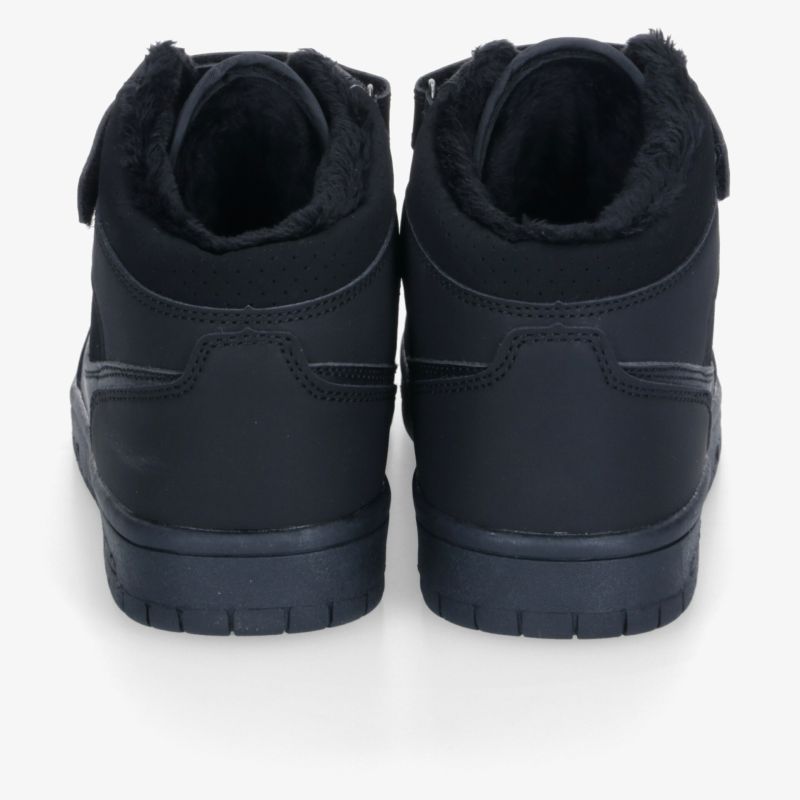 Schwarze Sneaker von hinten als Paar, gepolsterter Schaft, robuste Sohle und sportliches Design für vielseitige Looks.