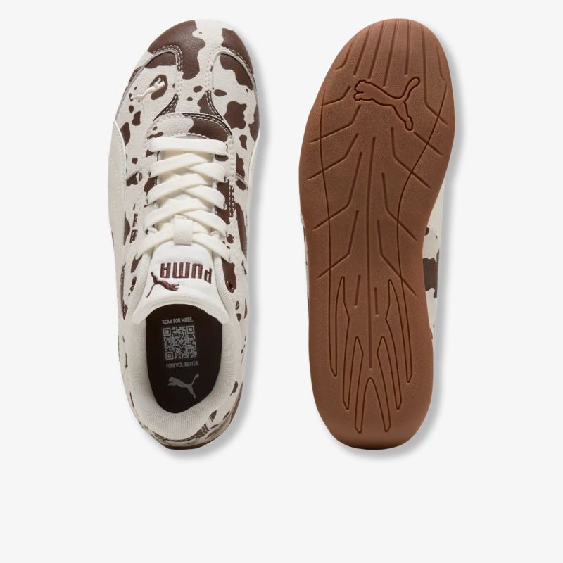 Bequemer Puma Sneaker mit stylischem Kuhfleckenmuster und rutschfester brauner Sohle