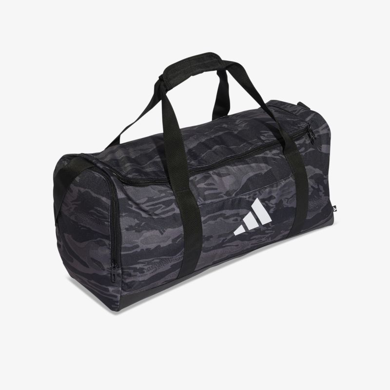 Robuste und geräumige Sporttasche mit Tragegriffen in schräger Frontansicht, ideal für vielseitigen Einsatz