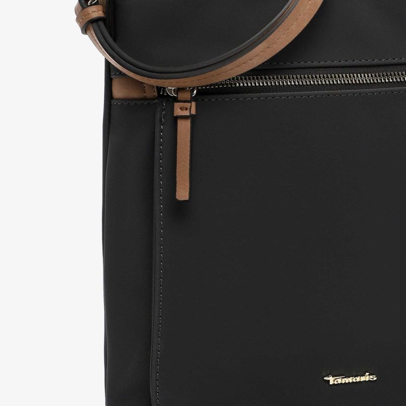 Details des schwarzen Rucksacks mit Reißverschluss und modernem, robustem Design für den Alltag