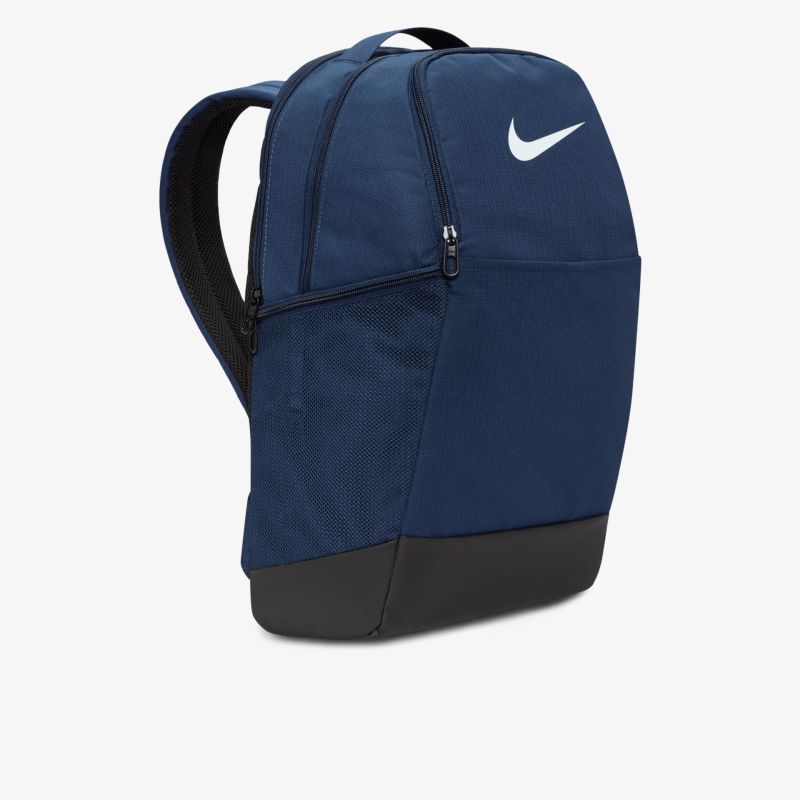 Moderner dunkelblauer Rucksack mit Nike-Logo, robustem Material und gepolsterten Tragegurten für hohen Komfort