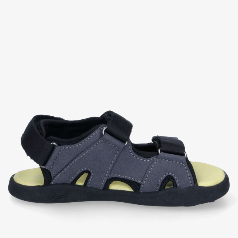 Leichte, sportliche Sandale mit verstellbaren Klettverschlüssen für guten Halt und atmungsaktives offenes Design