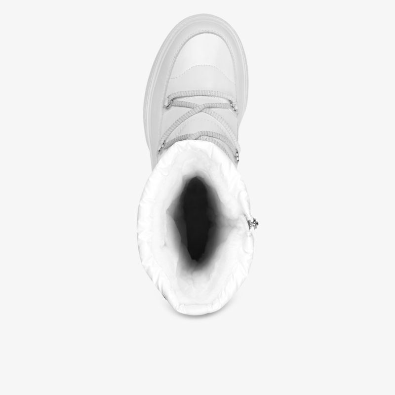 Obere Draufsicht eines weißen warm gefütterten Schuhs mit hohem Schaft für kalte Tage