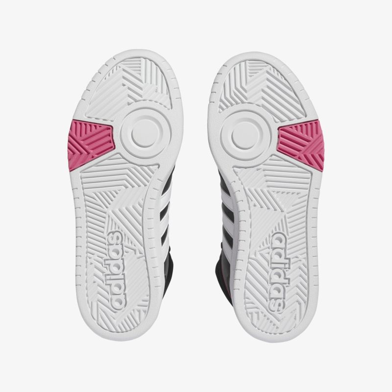 Hochwertige Schuhsohle mit exzellentem Grip und stylischem Design, ideal für sportliche Aktivitäten.
