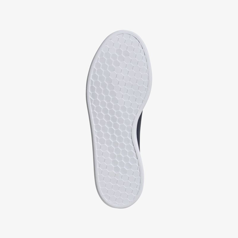 Rutschfeste Sohle mit griffigem Profil für optimalen Halt bei jedem Schritt.