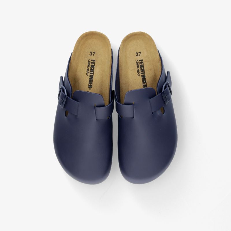 Komfortable dunkelblaue Clogs mit rutschfester Sohle und ergonomischem Fußbett für optimalen Tragekomfort.