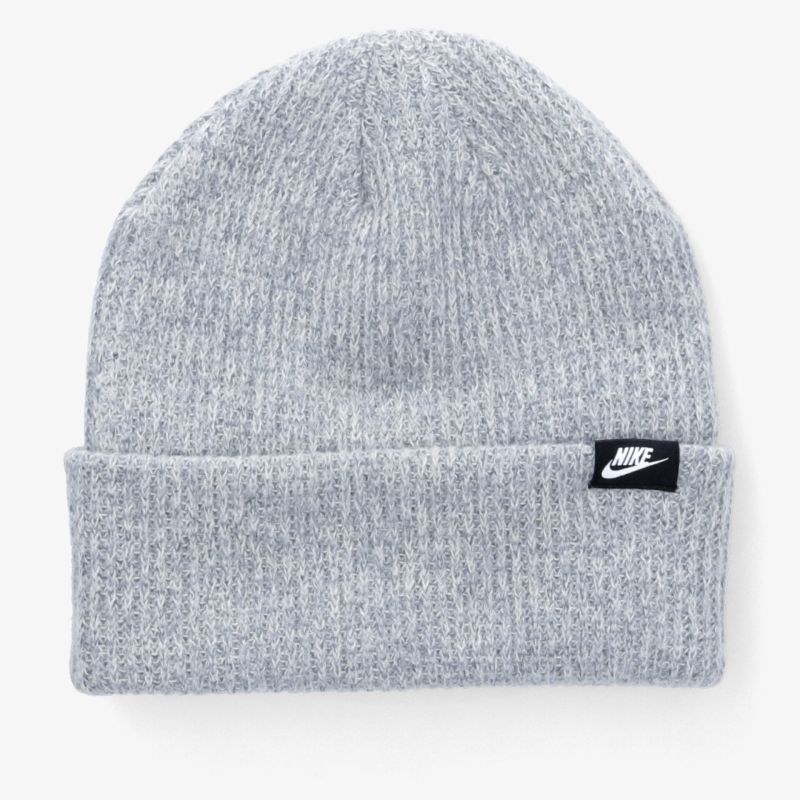 Grau melierte Strickmütze mit Nike Logo, weich und bequem, ideal für kalte Tage, klassisch und vielseitig