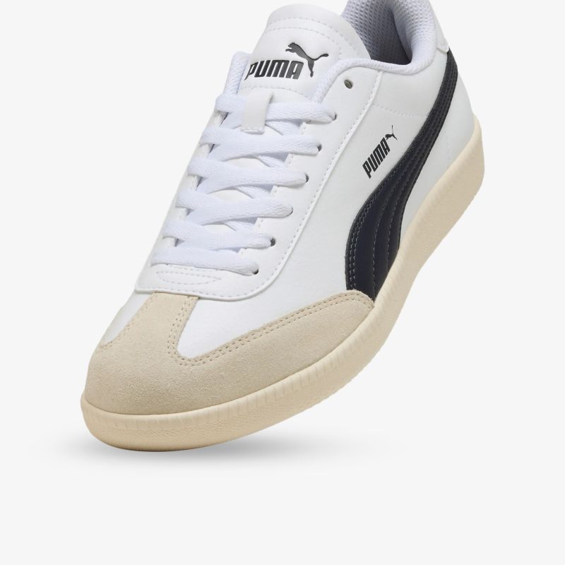 Weißer Puma Sneaker mit beiger Zehenkappe und schwarzen Details, sportlich und bequem gestaltet