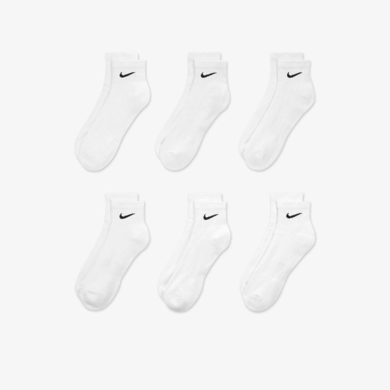 Sechs Paar weiße Sportsocken mit Logo, ideal für Training und Alltag, hoher Tragekomfort