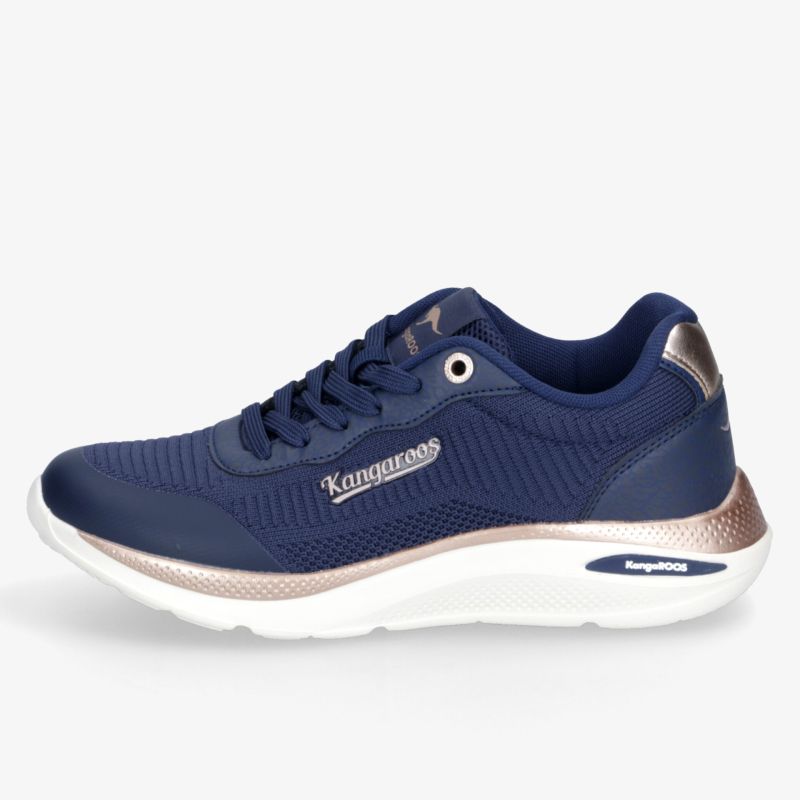Sportlicher blauer Laufschuh mit weißer Sohle und komfortabler Polsterung, seitliche Ansicht