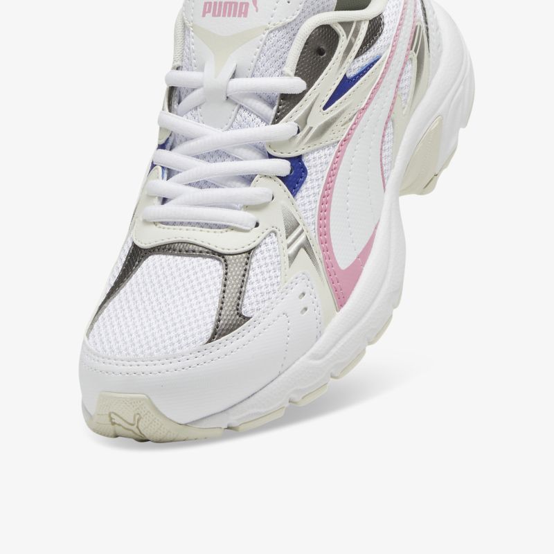 Moderner sportlicher Schuh mit atmungsaktivem Obermaterial und robuster, flexibler Sohle für optimalen Komfort