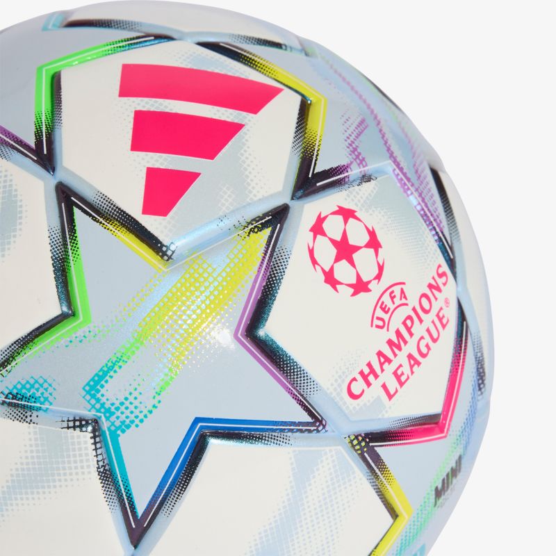 Hochwertiger UEFA Champions League Fußball mit leuchtenden Sternen und modernem Design, ideal für sportlichen Einsatz