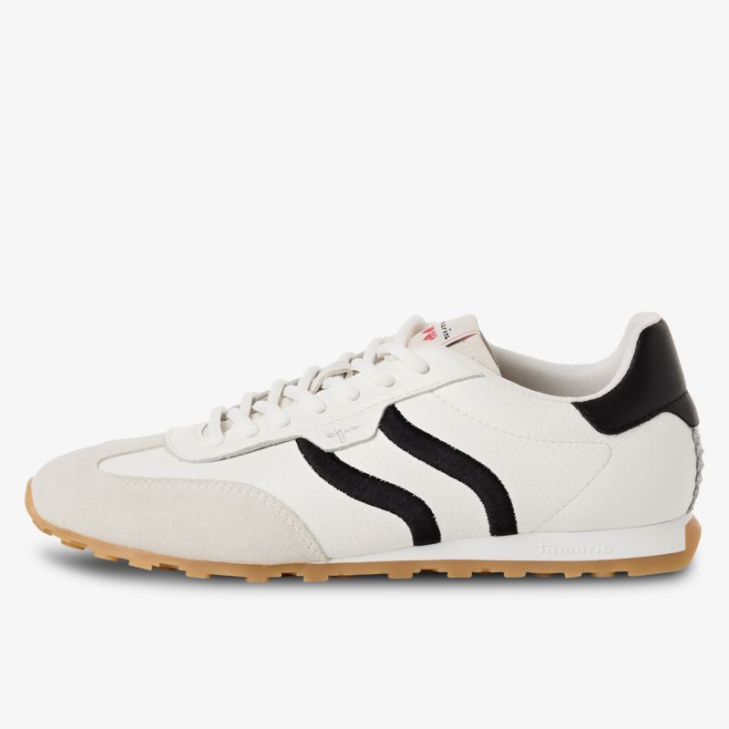 Seitliche Ansicht eines weißen, leichten Sneakers mit schwarzem Zierstreifen und rutschfester Gummisohle