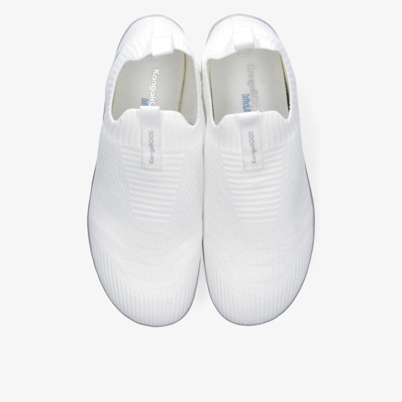 Leichte weiße Schuhe mit rutschfester Sohle und elastischem Obermaterial für maximalen Komfort