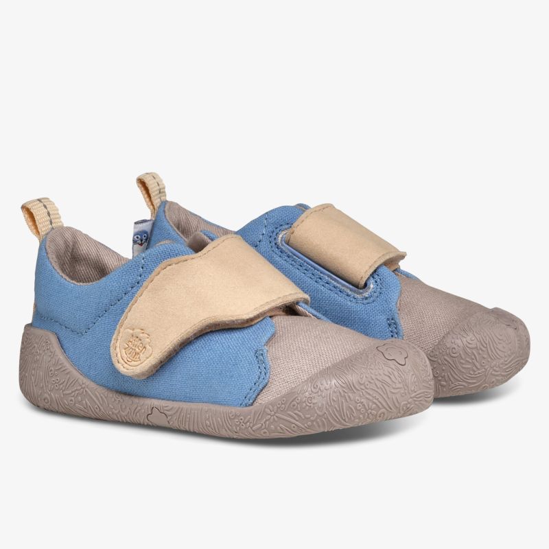 Bequeme Schuhe mit flexiblem Klettverschluss und rutschfester Laufsohle, ideal für leichten Tragekomfort