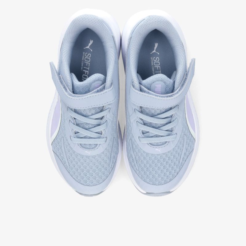 Hellblaue Sneaker als Paar in liegender Draufsicht mit atmungsaktivem Mesh, gepolsterter Zunge und komfortabler Passform