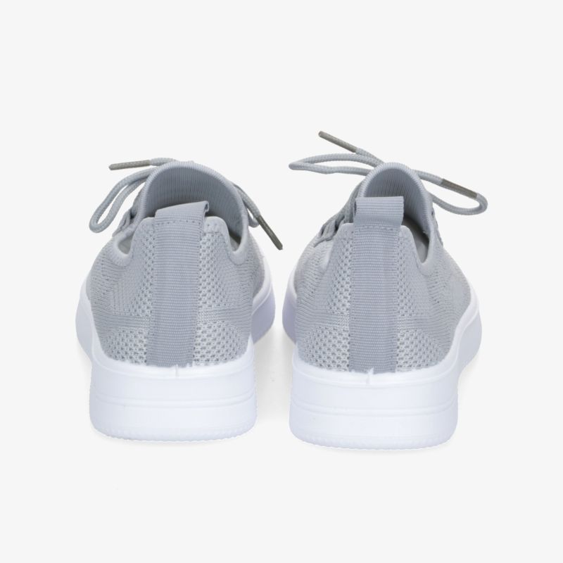 Leichte graue sportliche Schuhe mit gepolsterter Ferse und flexibler Schnürung, Rückansicht zeigt rutschfeste Sohle