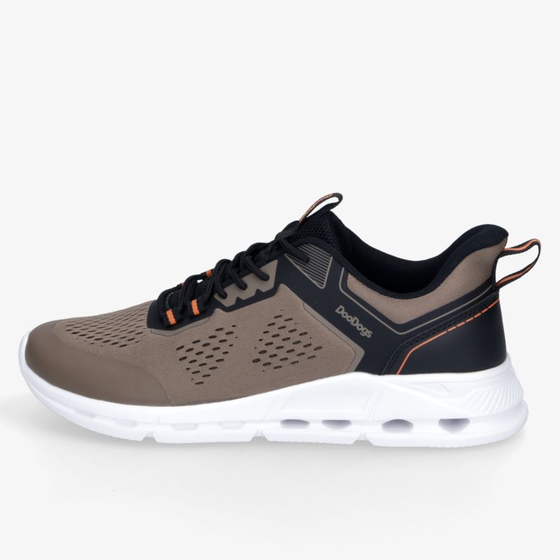 Beiger sportlicher Sneaker mit atmungsaktivem Obermaterial, komfortabler Dämpfung und griffiger Profilsohle