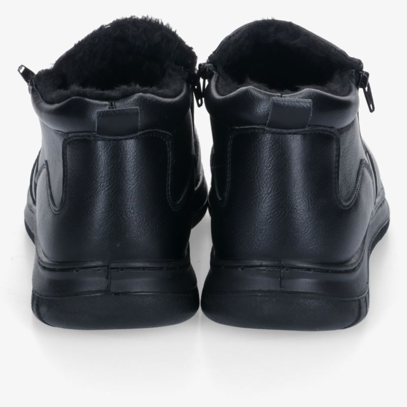 Schwarze, warme Schuhe mit weichem Innenfutter und rutschfester Sohle, Rückansicht