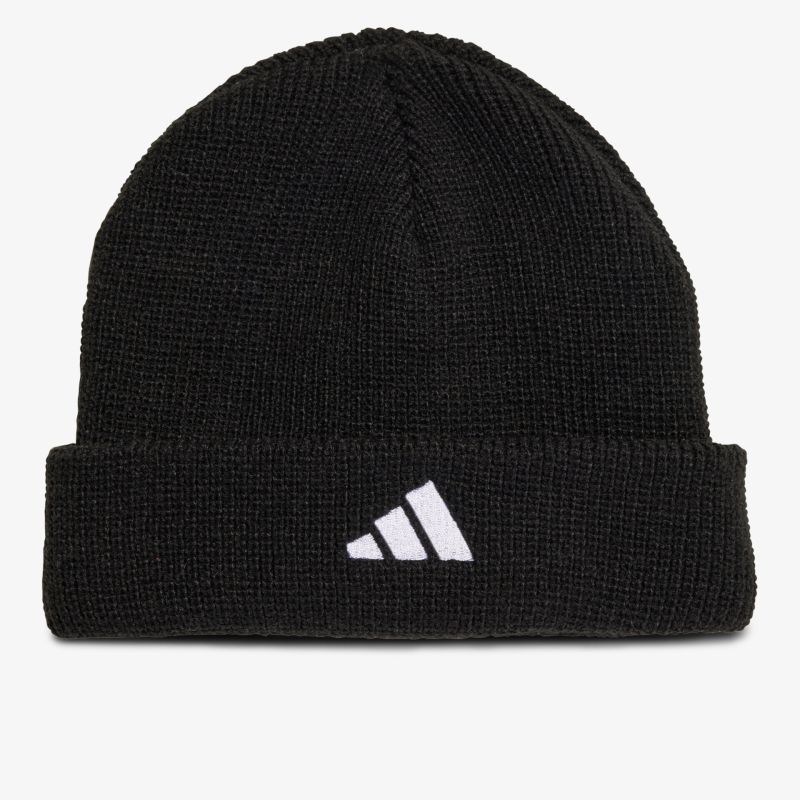 Schwarze Strickmütze mit kleinem weißem Logo, warm, bequem und elastisch für kalte Tage
