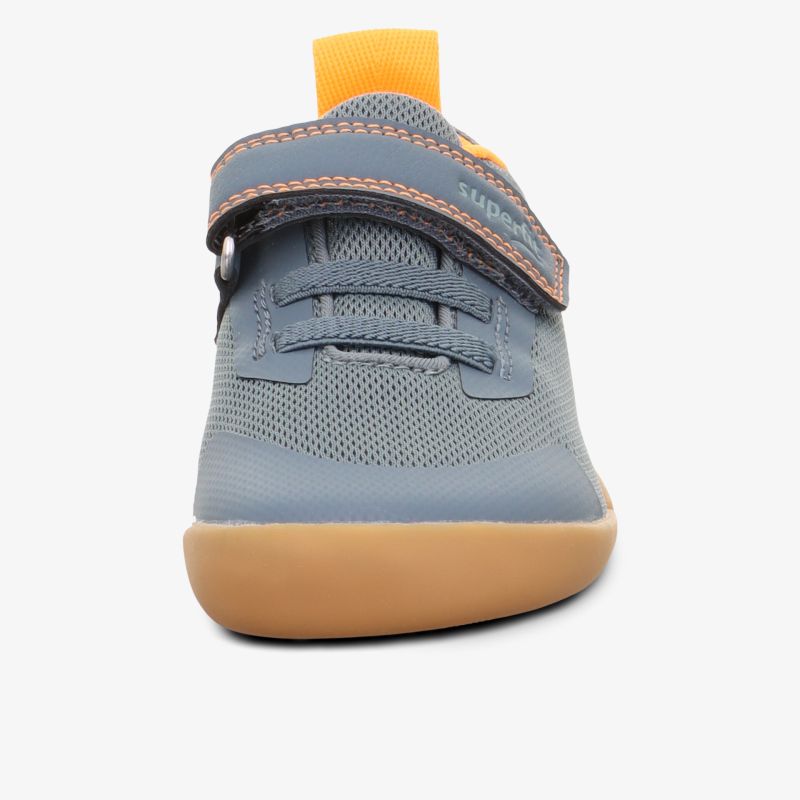 Bequemer Schuh mit verstellbarem Klettverschluss und flexibler rutschfester Sohle, optimale Passform und Atmungsaktivität