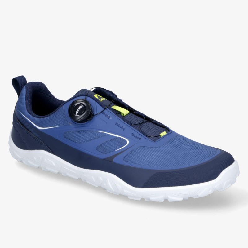 Moderner blauer Sportschuh mit Schnellschnürsystem und weißer Sohle ideal für sportliche Aktivitäten.
