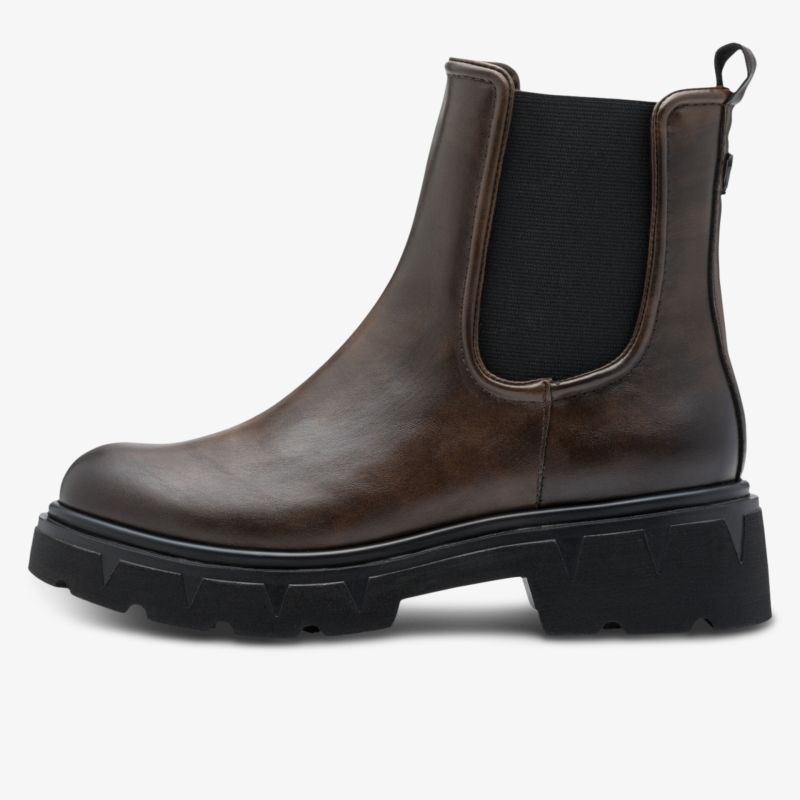 Seitliche Ansicht eines braunen Chelsea Boots mit elastischem Einsatz und stabilem Blockabsatz