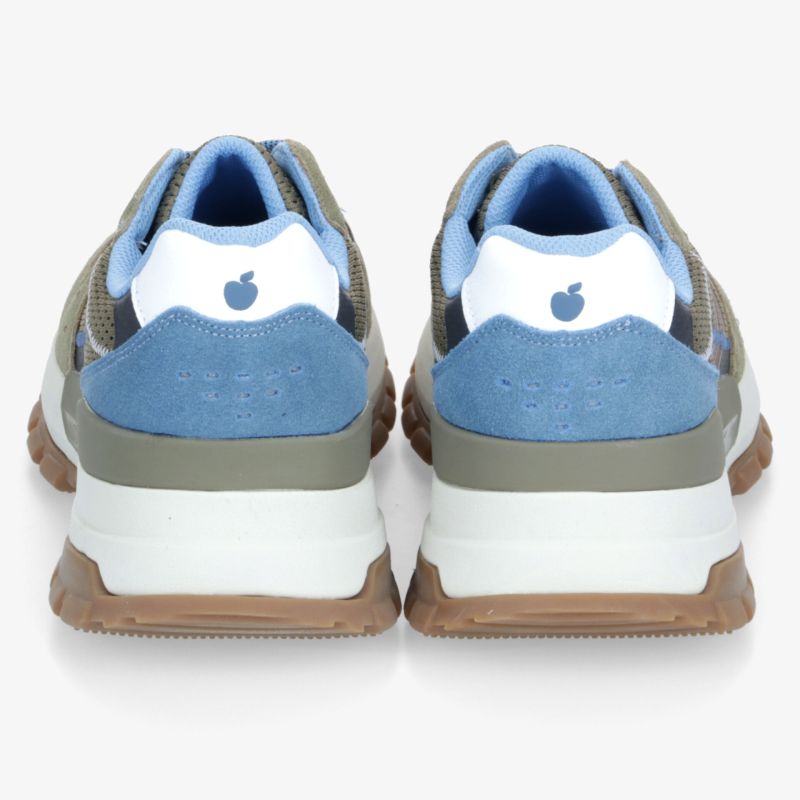 Paar blaue Sneaker in rückwärtiger Ansicht mit gepolsterter Ferse, markantem Logo und robuster Gummisohle