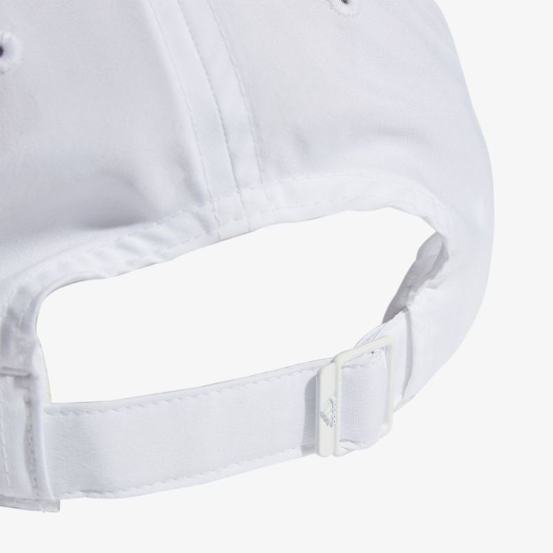 Weiße Basecap mit verstellbarem Verschluss für individuellen Komfort und Stil.