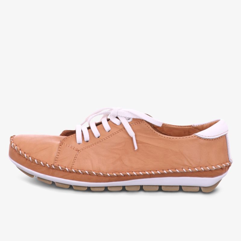 Lederschuh mit Schnürung und rutschfester Sohle, ideal für jeden Anlass.