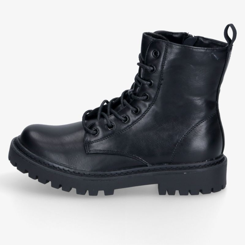 Schwarzer Lederstiefel mit Schnürung, hohem Schaft und markanter Profilsohle, klar seitlich abgebildet