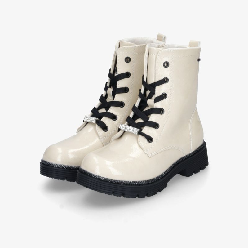 Modische weiße Schnürstiefel aus glänzendem Lackleder mit robuster, profilierter Sohle und bequemer Passform