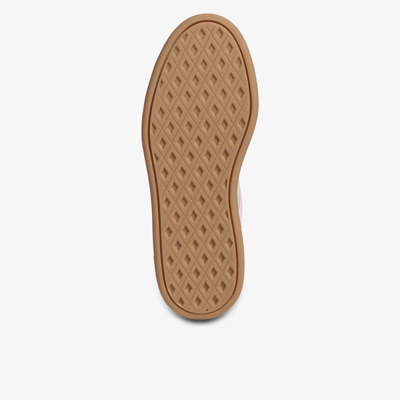 Robuste, rutschfeste braune Schuhsohle mit langlebigem, griffigem Profil für sicheren Tritt