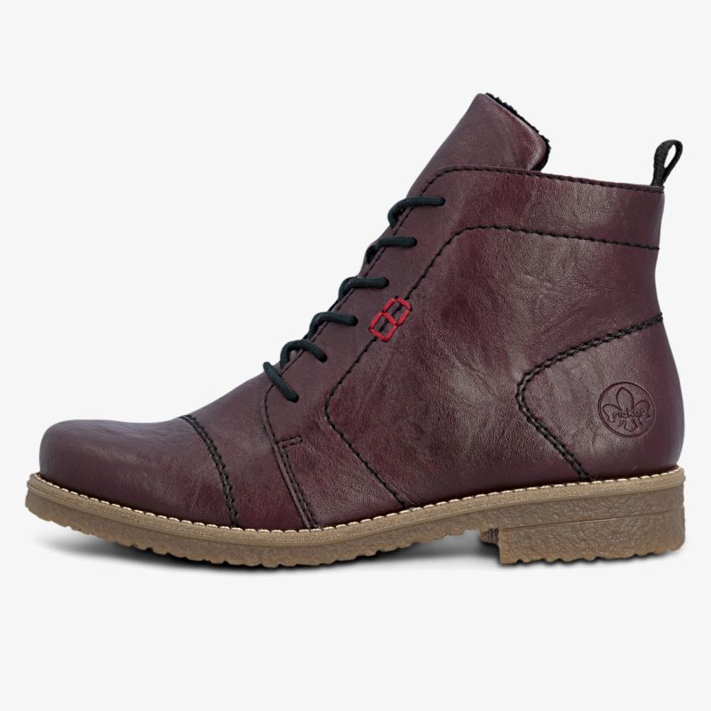 Robuster Schnürstiefel mit langlebigem, hochwertigem Material und modischem Design in klarer Seitenansicht